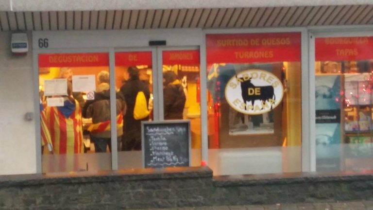 Separatistas comiendo en un restaurante español en Bélgica después de su circo de Bruselas