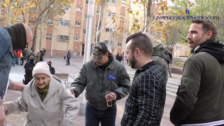 Anciana catalana de 78 años «defiende España con espíritu y corazón» ante antifascistas separatistas