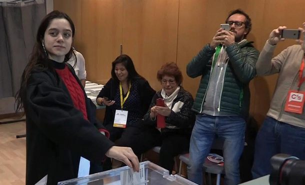 Con tan solo 18 años ya quiere explicar a los mayores catalanes, contrarios al golpismo separatista en Cataluña, como hacer hijos. Efe