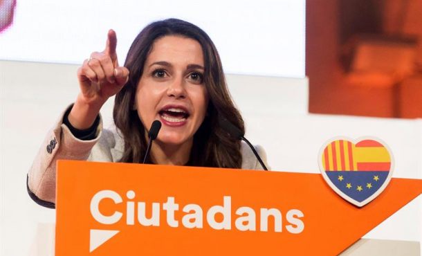 Lérida (España), 8.12.2017. La candidata de Ciudadanos (Cs) a la Presidencia de la Generalitat, Inés Arrimadas, durante su intervención en el acto de campaña celebrado. Efe.