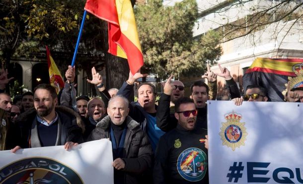 MADRID (ESPAÑA), 12.12.2017. Concentración ante el Ministerio del Interior convocada por la Asociación Justicia Salarial Policial (Jusapol). Efe