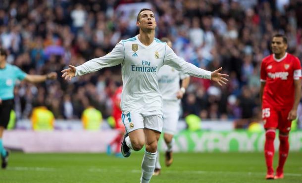 MADRID (ESPAÑA), 9.12.2017. El delantero portugués del Real Madrid Cristiano Ronaldo celebra con su segundo gol marcado ante el Sevilla. Efe