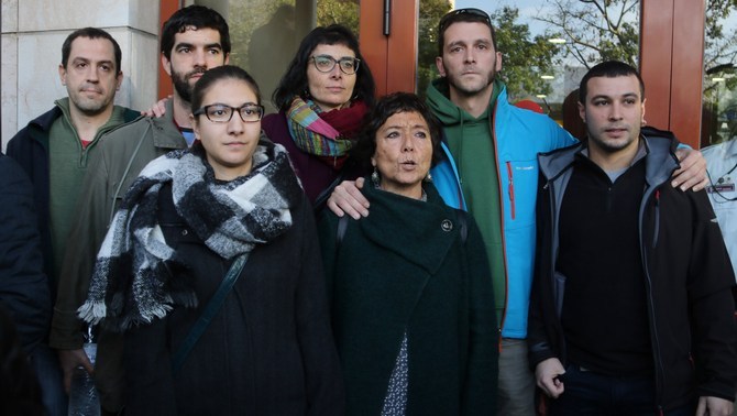 REUS (TARRAGONA), 27.12.2017. Los extremistas separatistas de édiles de CUP Reus Marta Llorens (con pañuelo de colores) y Oriol Ciurana (con chaqueta azul),. ACN