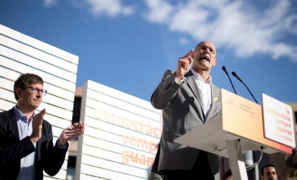 VILANUEVA Y GELTRÚ (BARCELONA) ESPAÑA, 9.12.2017. Los delincuentes golpistas exconsejeros Raül Romeva (d) y Carles Mundó (i), número tres y número cinco, respectivamente. Efe