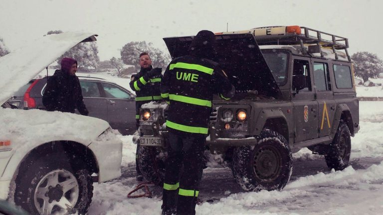 Buen trabajo del Ejército a la AP-6, no queda ningún vehículo atrapado