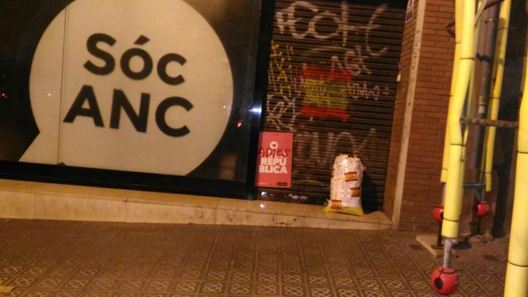 Los Reyes Magos traen regalos con «traidores a prisión» y «Adios República» a ANC