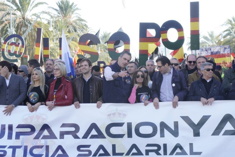 VOX acompaña a 150 mil Guardias civiles y policías nacionales de Jusapol en Barcelona