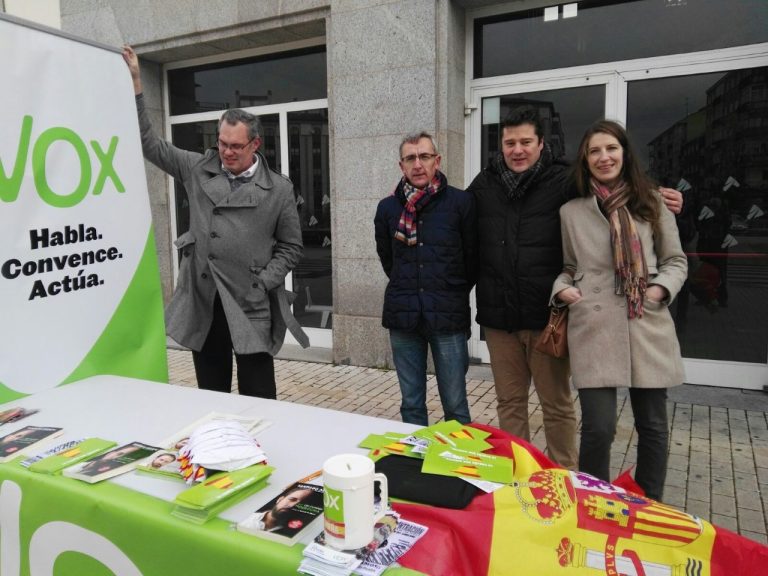 VOX reparte unos 3 mil folletos en Ávila ante crecimiento de afiliados