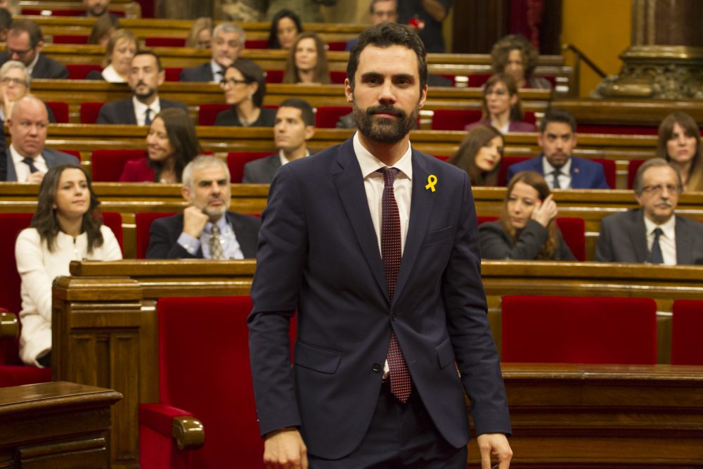 PARLAMENTO DE CATALUÑA (ESPAÑA), 17.1.2018. El golpista sedicioso Roger Torrent Ramió, del partido del preso rebelde Oriol Junqueras Vies, alias el 'osito' (ERC) Lasvocesde