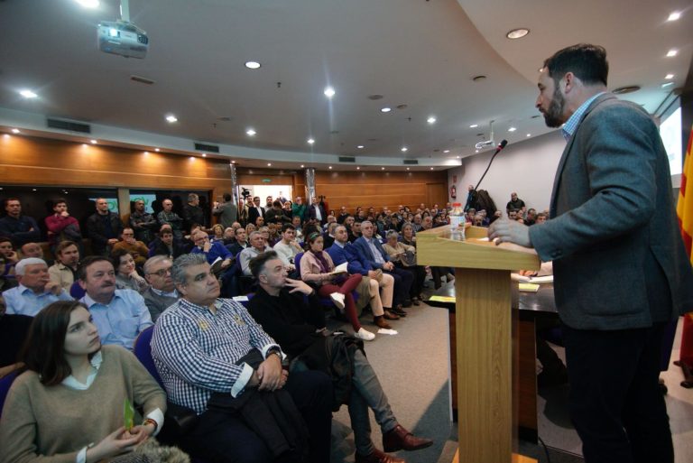 VOX se presenta en Tarragona y coloca mesas informativas por toda España