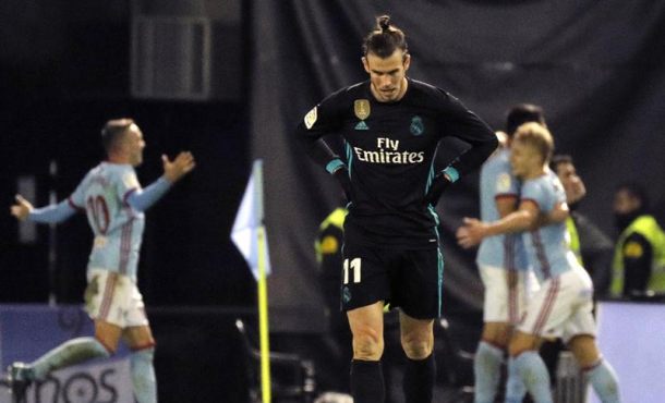 VIGO (ESPAÑA), 7.1.2018. Gareth Bale, del Real Madrid, autor de dos goles, mientras los jugadores del Celta celebran el gol del empate. Efe.