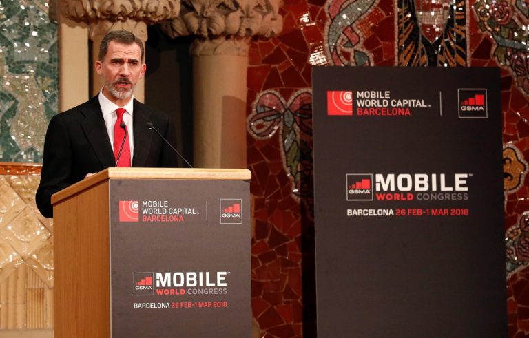 El Rey conquista Barcelona y pide «firmeza en beneficio de todos»