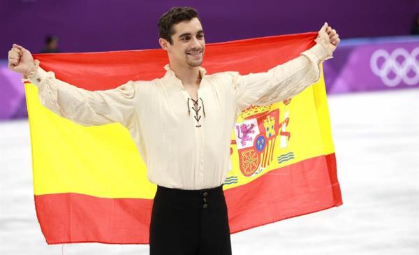 Bronze medal winner Javier Fernandez of Spain celebrates with the Spanish flag during the venue ceremony after competing in the Free Skating of the Figure Skating. Efe