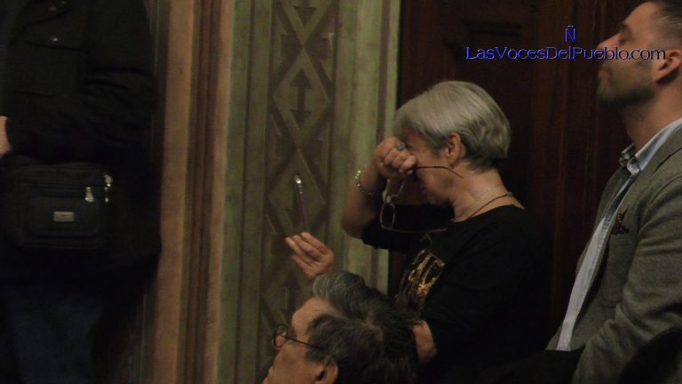 Una catalana no puede más y estalla en lágrimas por el daño de República fascista