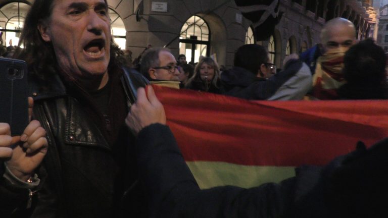 Tensión entre Pacíficos catalanes y amarillos republicanos