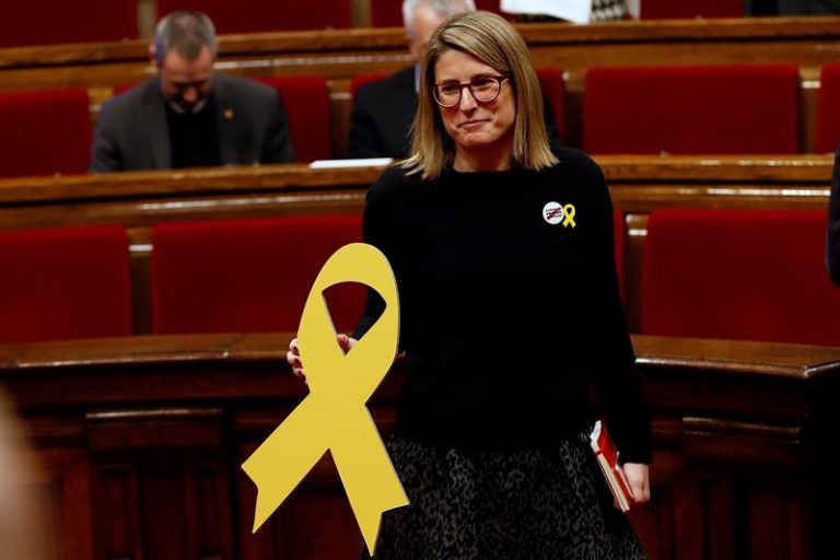 «No hay campo sin grillo ni tonta sin su lazo amarillo» en Cataluña