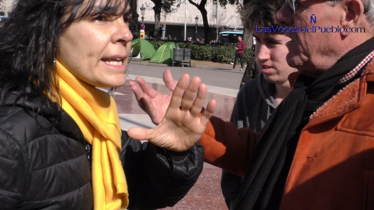 Una fascista de la República intenta echar a catalanes y Tabarnia de Pl. de Cataluña