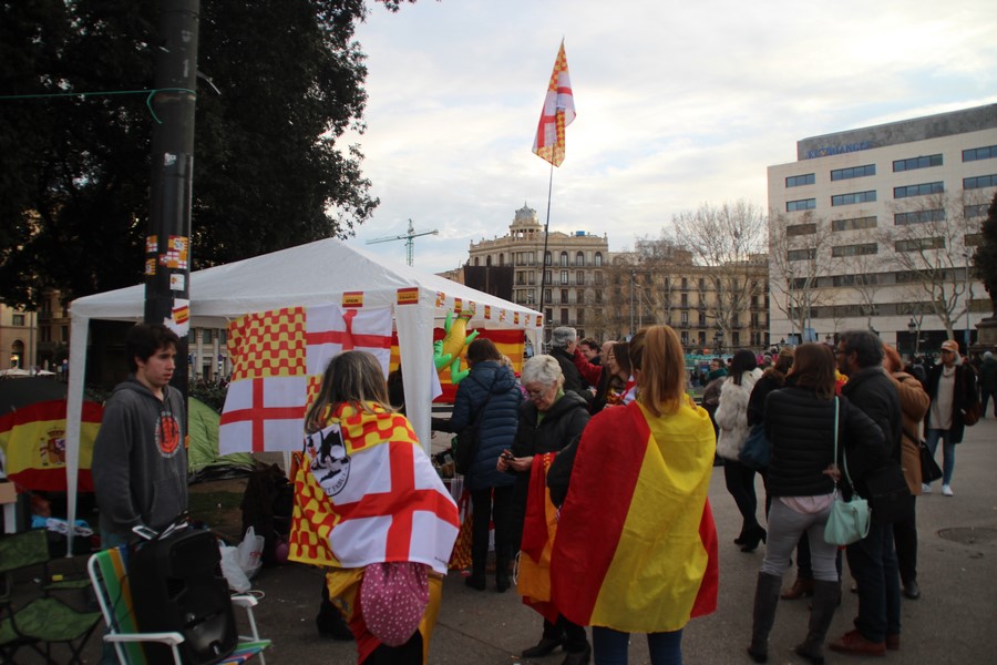 PLAZA DE CATALUÑA DE BARCELONA (ESPAÑA), 11.02.2018. Vista de la carpa instalada cerca de las tiendas de 'Acampada nacional'. Lasvocesdelpueblo (68)