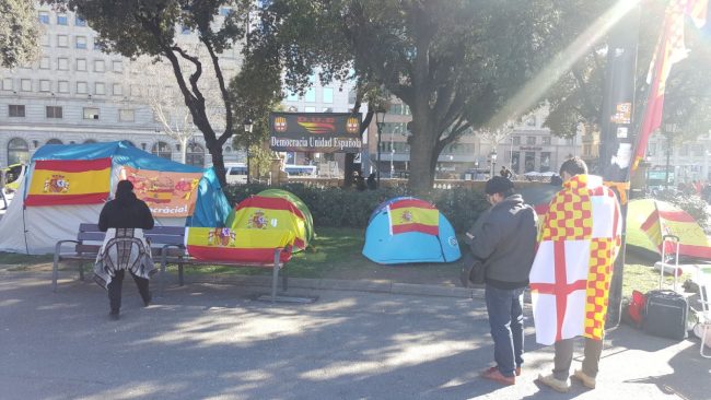 PLAZA DE CATALUÑA (ESPAÑA), 10.02.2018. Acampada Nacional de la cataluña silenciosa convocada por la entidad catalana del Bages (DUE). Lasvocesdelpueblo (2)