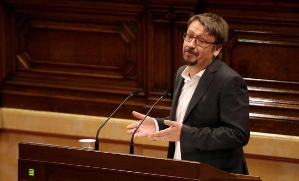 BARCELONA (ESPAÑA), 01.02.2018. El presidente del grupo parlamentario de Catalunya en Comú Podem, Xavier Domènech, interviene durante el pleno del Parlament celebrado hoy. Efe.