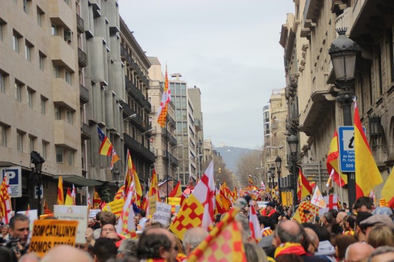 300 mil personas gritan en Barcelona «Viva Tabarnia» porque España es maravillosa