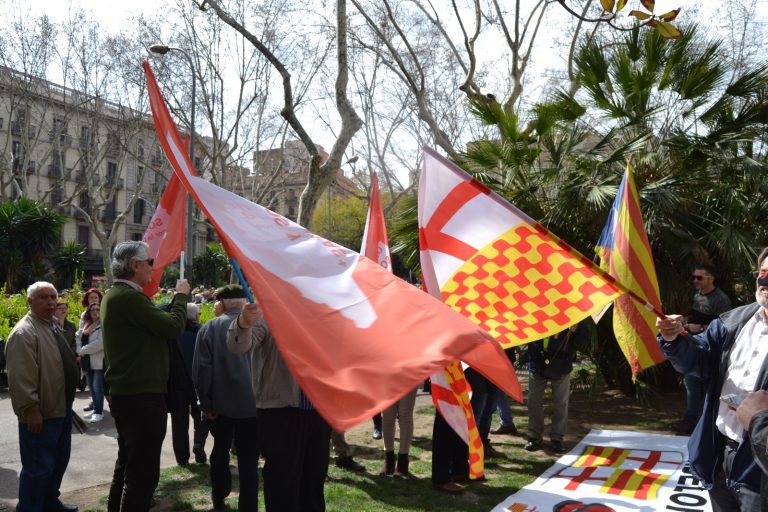 Jubilados separatistas increpan a jubilados españoles de Tabarnia