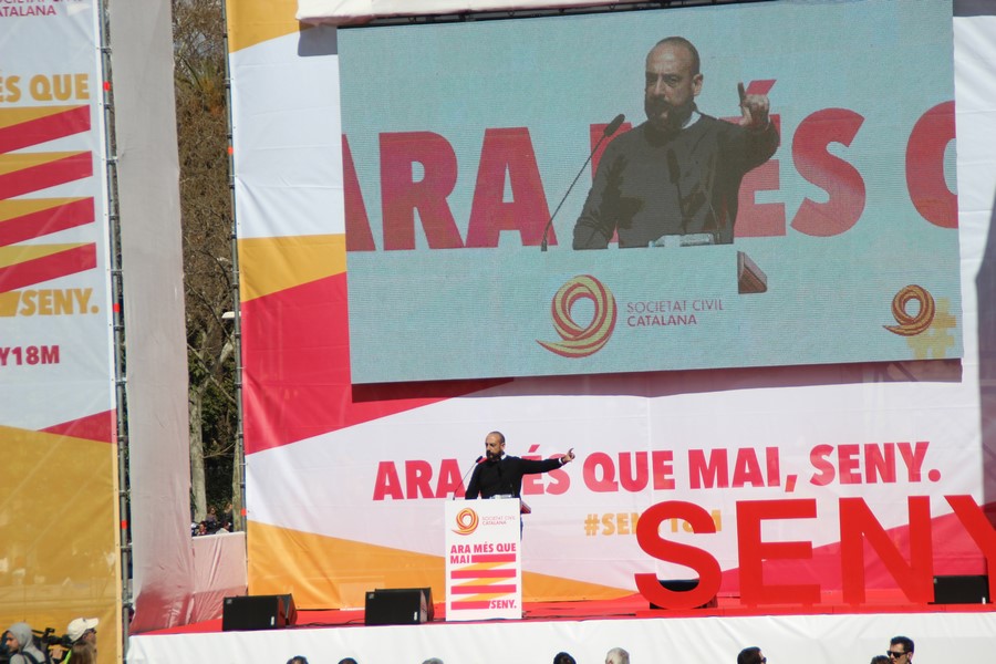 BARCELONA (ESPAÑA), 18.03.2018. 200 mil miles banderas de España, Tabarnia, Cataluña y países de Europa, Portugal y Francia, durante el Seny18M 2018. Lasvocesdelpueblo (233)