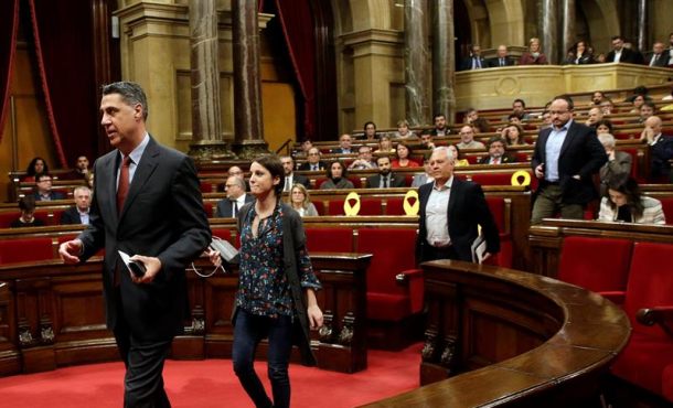 BARCELONA (ESPAÑA), 24.03.2018. Los diputados del PPC, con su líder Xavier Garcia Albiol al frente, abandonan, en desacuerdo por la fórmula. efe