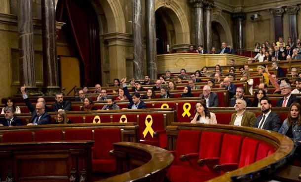 BARCELONA (ESPAÑA), 28.03.2018. Vista del hemiciclo hoy durante el pleno del Parlamento de Cataluña durante otro circo del violento presidente. efe