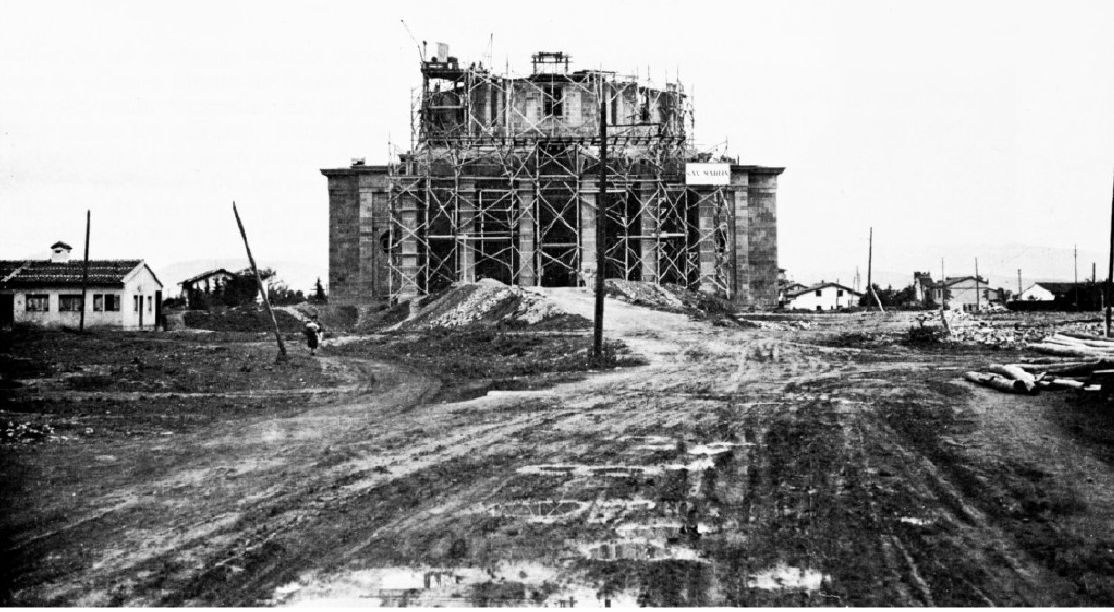 Fotografía correspondiente a los inicios del «Monumento a los Caídos» en 1948. Desde mediados del siglo XX, en la ciudad de Pamplona. Lasvocesdelpueblo