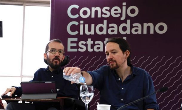 MADRID (ESPAÑA), 10.03.2018. El líder de Podemos, Pablo Iglesias (d) y el secretario de Organización de Podemos, Pablo Echenique, durante la reunión del Consejo Ciudadano Estatal. efe