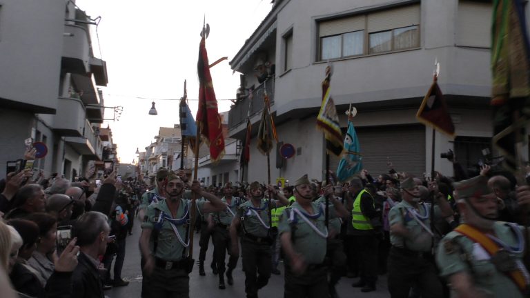 15 mil personas reciben a la Virgen y Cristo en Palafolls con «Viva España y La Legión»