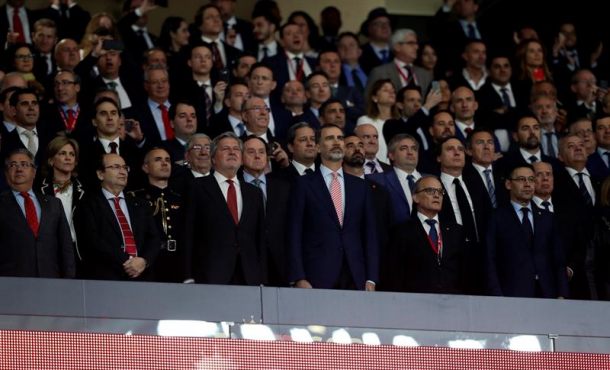 ADRID (ESPAÑA), 21.04.2018. El Rey Felipe VI acompañado por el ministro de Educación, Cultura y Deporte, Íñigo Méndez de Vigo (3i), el presidente del Sevilla. Efe