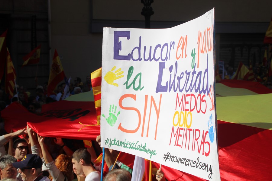 BARCELONA (CATALUÑA) ESPAÑA, 08.10.2017. Marcha Sobre el Parlamento de Cataluña contra el 1-O. Lasvocesdelpueblo (313)