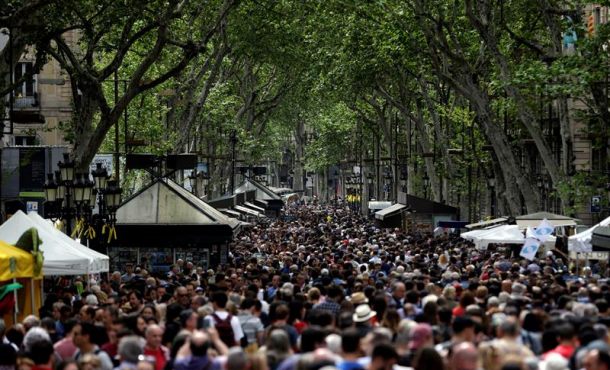 BARCELONA (ESPAÑA), año 2018. Vista de las ramblas de Barcelona durante un evento popular en la región catalana. Efe