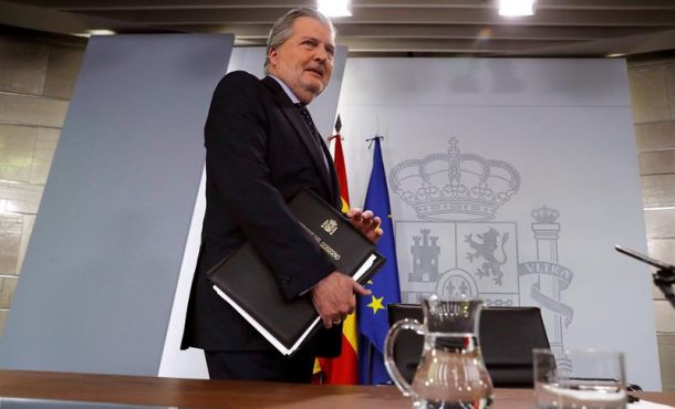El ministro de Educación y portavoz del Gobierno, Iñigo Méndez de Vigo, a su llegada a la rueda de prensa posterior al consejo de ministros. Archivo Efe