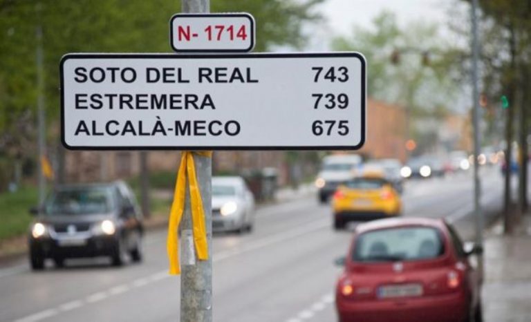 Cartel separatista con destinos de sus presos golpistas en la C-66 de Bordils (Gerona)