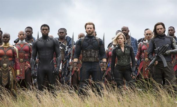 LOS ANGELES (EEUU), 30.04.2018. Fotograma de archivo cedido donde aparecen (i-d) Danai Gurira como Okoye, Chadwick Boseman como La Pantera Negra.T'Challa. Efe