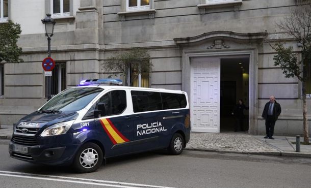 Los exconsejeros Joaquim Forn (Interior); Raül Romeva (Exteriores) y Josep Rull (Territorio) comparecerán hoy ante el juez que investiga el proceso. Archivo Efe