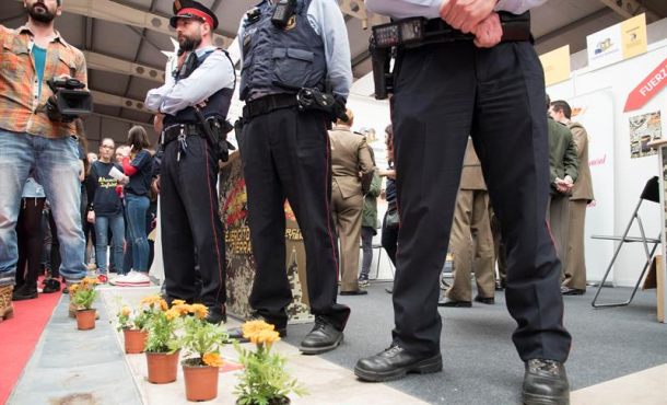 LÉRIDA (ESPAÑA), 19.04.2018. Varias decenas de personas han participado hoy en un acto de protesta, organizado por la plataforma Desmilitaricemos la Educación. Efe