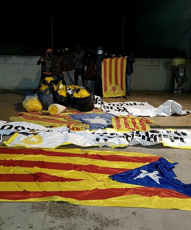 MARESME (BARCELONA), 05.04.2018. Los miembros de 'El Segadors del Maresme' posan después de una trabajo clandestino contra el separatismo en la comarca española. Lasvocesdelpueblo