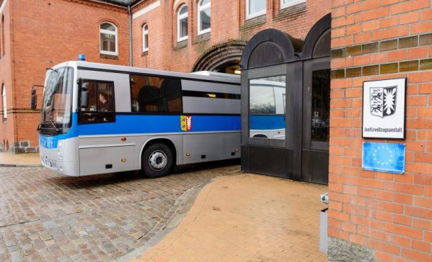 NEUMÜNSTER (KIEL) ALEMANIA, 03.04.2018. Vista del exterior de la cárcel en la que se encuentra detenido Puigdemont. Efe