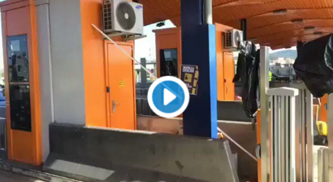 PEAJE LA ROCA (DIRECCIÓN BARCELONA) ESPAÑA, 1.04.2018. Captura vídeo de los ultraviolentos de la organización afines a ERC, CUP, Convergencia-PDECAT. Lasvocesdelpueblo