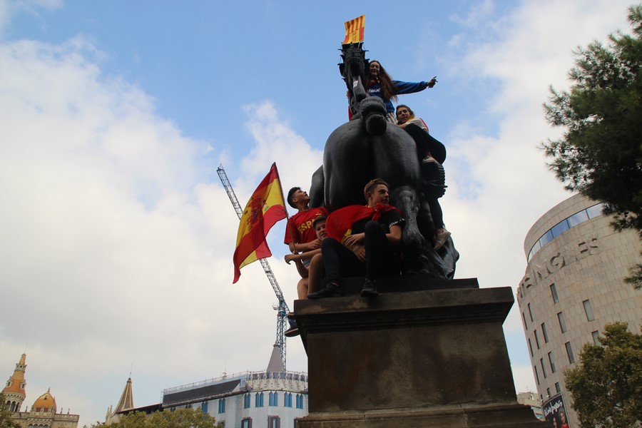 Plaza de Cataluña (BARCELONA) ESPAÑA, 12.10.2017. Manifestación 12-Oc 2017 en Barcelona, Lasvocesdelpueblo (569)