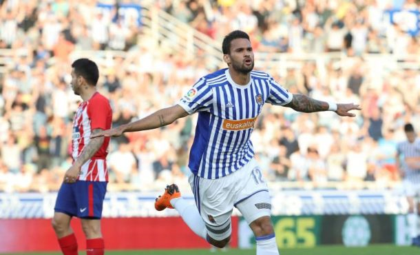 SAN SEBASTIÁN (ESPAÑA), 19.04.2018. El delantero brasileño de la Real Sociedad, Willian José, celebra su gol, el primero del partido. Efe