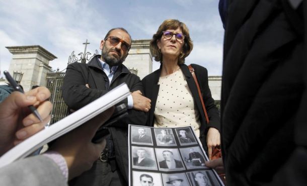 San Lorenzo de El Escorial (MADRID) ESPAÑA, 23.04.2018. Héctor y Rosal Gil Rodríguez, nietos de Pedro Gil Calonge.. Efe.