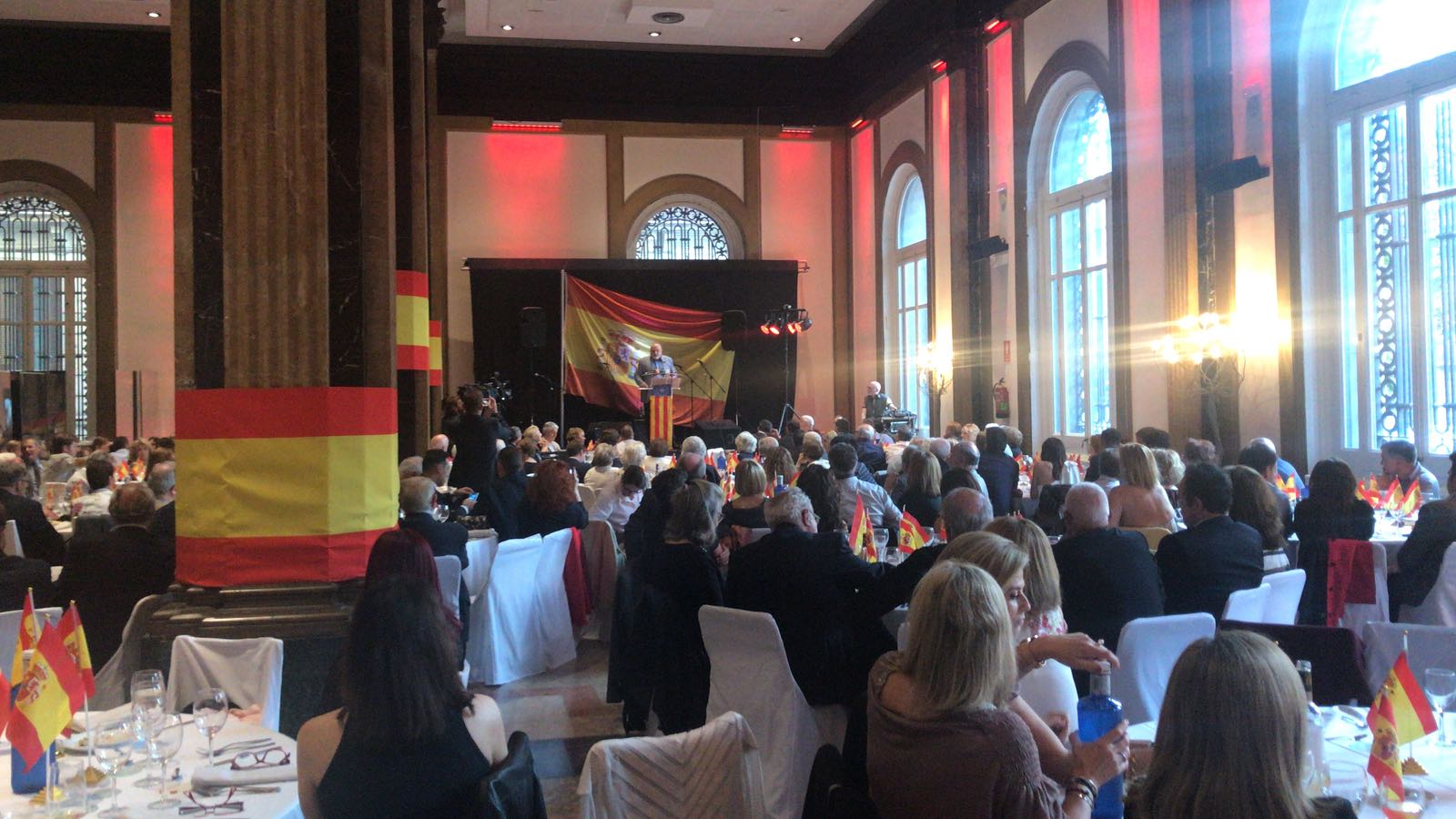 BARCELONA (ESPAÑA), 11.05. Vista de centenares de españoles hoy durante el primer acto de 'Gran Cena de España'. Lasvocesdelpueblo (1)