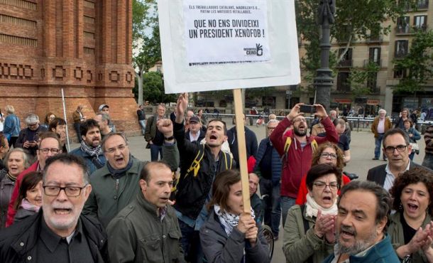 BARCELONA (ESPAÑA), 14.05.2018. La izquierda durante la concentración que bajo el lema «Por una Generalidad libre de xenofobia, no a Quim Torra». Efe