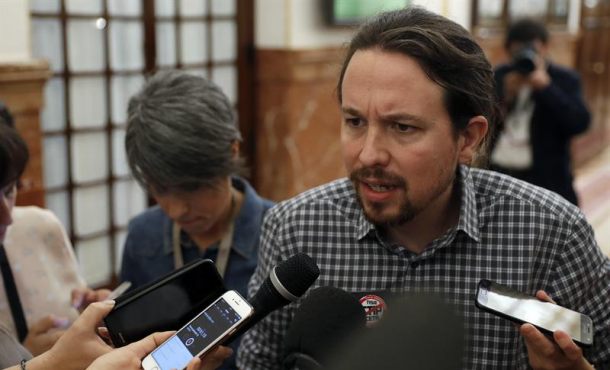 MADRID (ESPAÑA), 23.05.2018. El líder de Podemos, Pablo Iglesias, atiende a los medios a su llegada al Pleno del Congreso. Efe