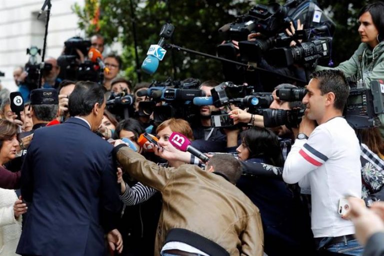 El PP: La dimisión de Rajoy no se contempla